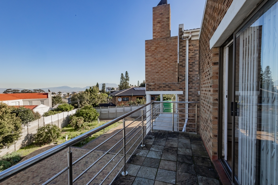 To Let 1 Bedroom Property for Rent in Loevenstein Western Cape